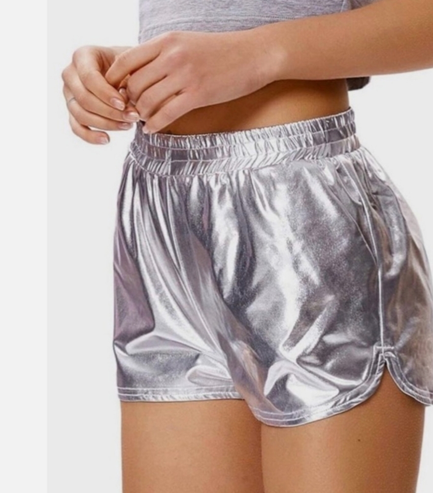 🌺 NWT Kate Kasin Silver Metallic Shorts